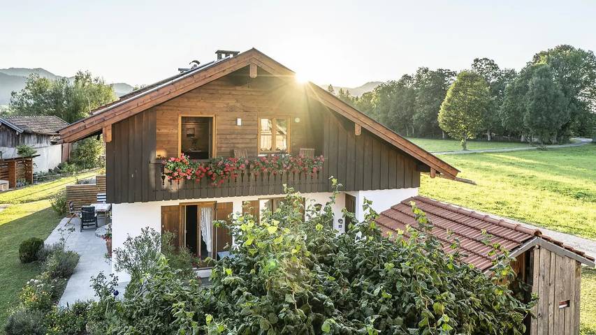 Hütte für 3 Personen, mit Terrasse und Sauna sowie Garten in Lenggries - 2