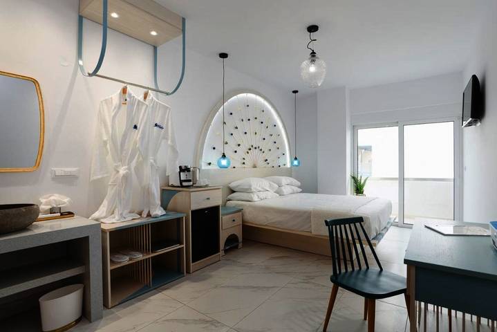 Location de vacances pour 2 personnes, avec vue ainsi que jardin et piscine à Faliráki - 2