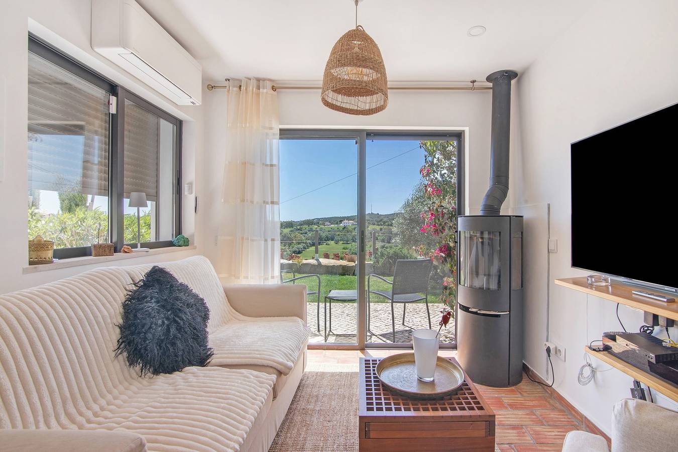 Apartamento inteiro, Apartamento 'Casa 3 Limões' com vista para a montanha, Wi-Fi e ar condicionado in São Brás de Alportel, Serra do Caldeirão
