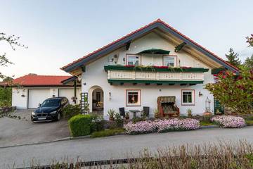 Ferienwohnung für 5 Personen, mit Sauna und Balkon sowie Garten in Waging am See