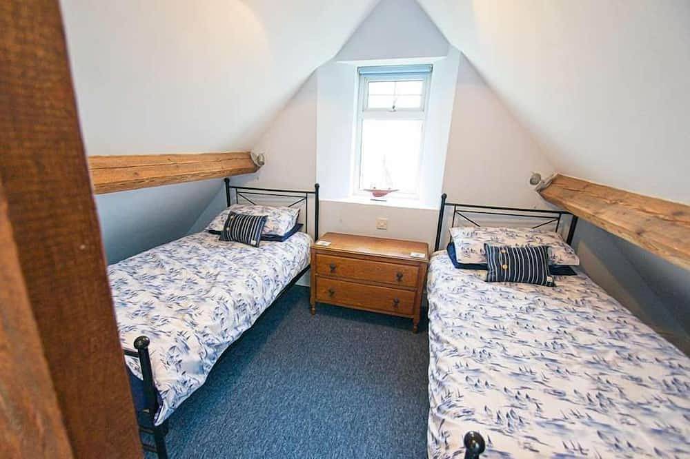 Entire apartment, A  2-bedroom seafront apartment in a large detached property on seafront in Woolacombe, Devon