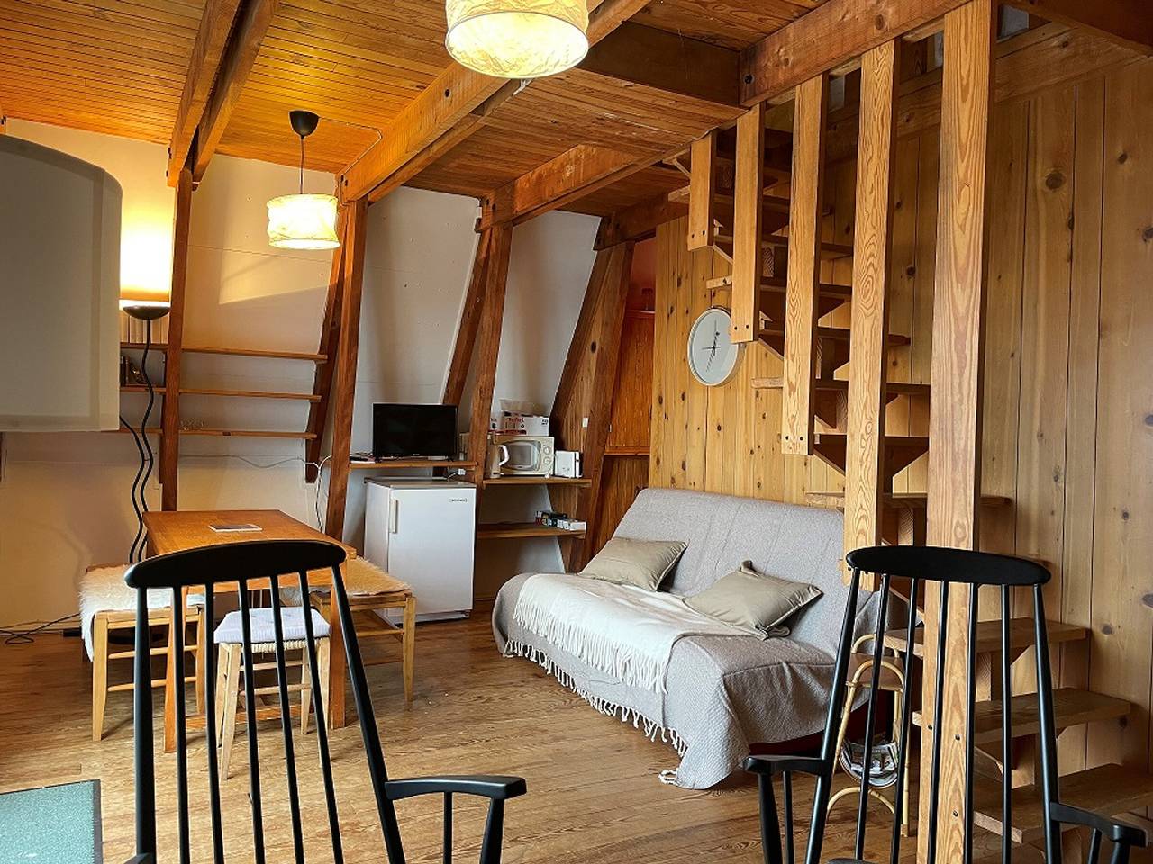 Chalet montagnard avec balcon, proche piste et centre in Super Besse, Besse-et-Saint-Anastaise