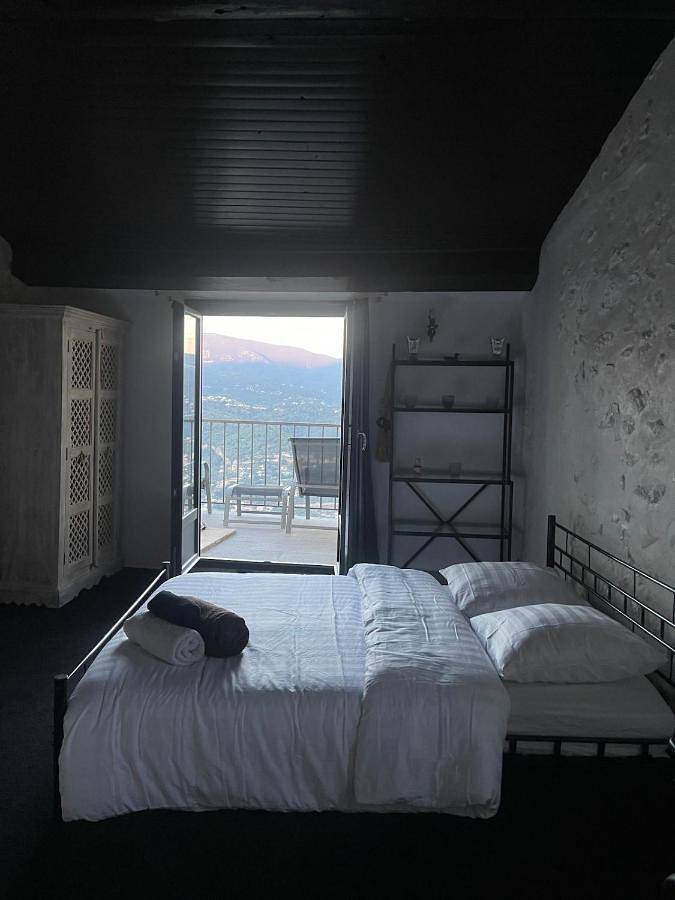 Gîte pour 4 personnes, avec vue ainsi que balcon et vue sur le lac à Le Broc - 2