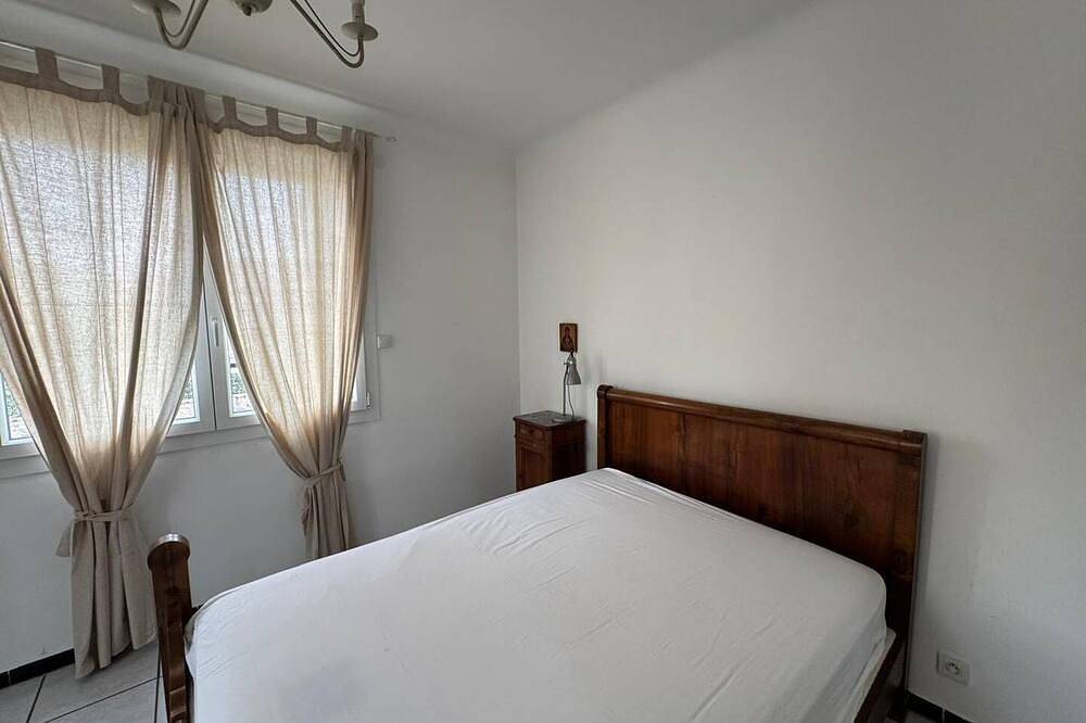 Entire apartment, ?? 2-Bedroom Apartment with Balcony in Prades – Perfect for Your Vacation in Prades, Prades region
