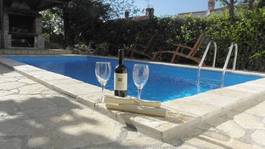 Appartamento vacanze per 4 persone, con piscina e giardino - 1