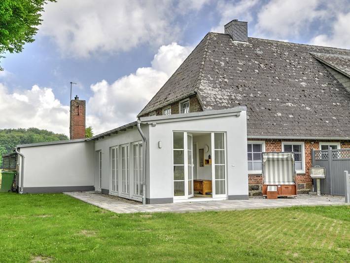 Ferienhaus für 4 Personen, mit Terrasse und Garten in Hürup