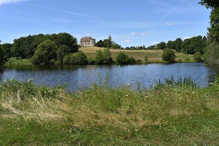 Location de vacances pour 16 personnes, avec piscine et vue ainsi que vue sur le lac et jardin, animaux acceptés à Augignac - 2