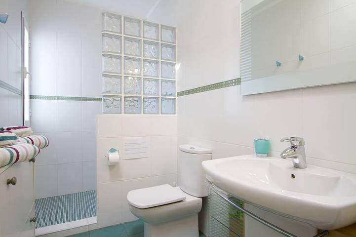 Appartement entier, Un hébergement moderne, une grande piscine, vue sur la mer, la télévision par satellite in La Asomada, Tías