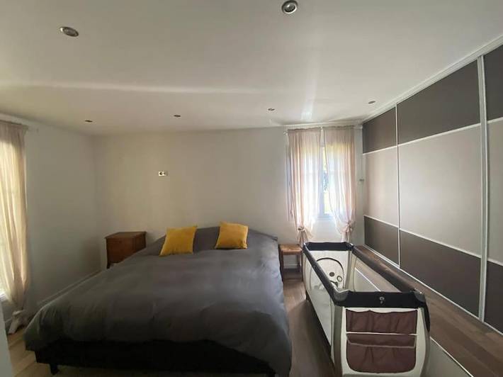 Location de vacances pour 12 personnes, avec piscine et terrasse ainsi que vue et jardin à Cabrières-d'Aigues - 2