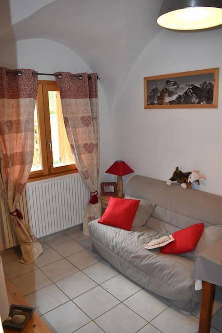 Gîte pour 2 personnes, avec jardin et balcon à Les Vigneaux - 2