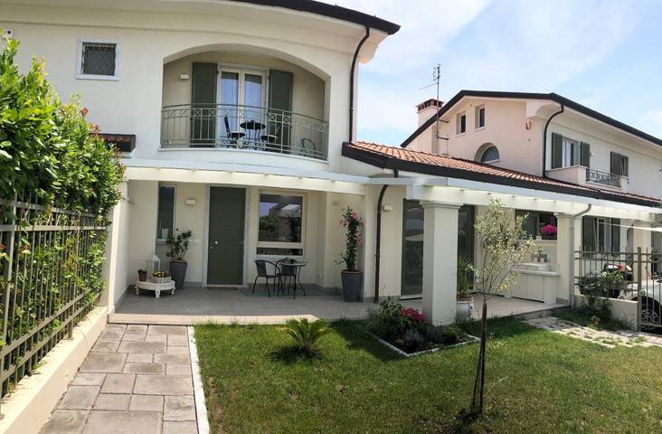 Maison d’hôte pour 2 personnes, avec jardin et vue, animaux acceptés à Carrare