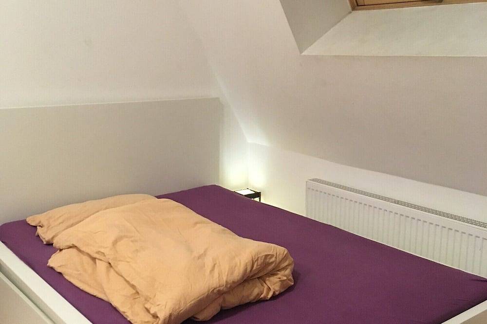 Ganze Wohnung, Central Flat With Kitchen (13 Min. To City Center) in Berlin Rummelsburg, Berlin