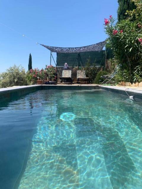 Location de vacances pour 2 personnes, avec piscine ainsi que jardin et vue à Beaumes-de-Venise