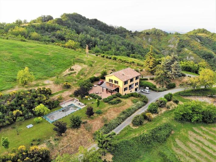 Casa vacanza per 8 persone, con piscina e giardino nonché panorama in Salsomaggiore Terme