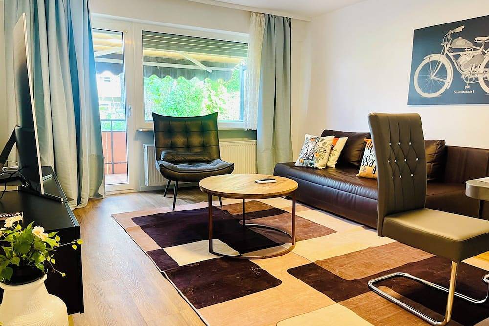 Entire apartment, 3 Room Apartment close to Airport and Fair( Up to 6 Guests, Garage, Wifi) in Leinfelden-Echterdingen, Landkreis Esslingen