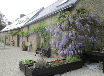 Gîte pour 2 personnes, avec terrasse et jardin à Saint-Nicolas-du-Pélem