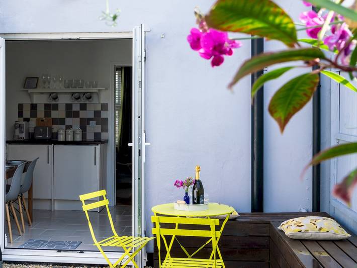 Bath Road Retreat  2 bedrooms with  garden - Pass the Keys in Cheltenham, Gloucestershire