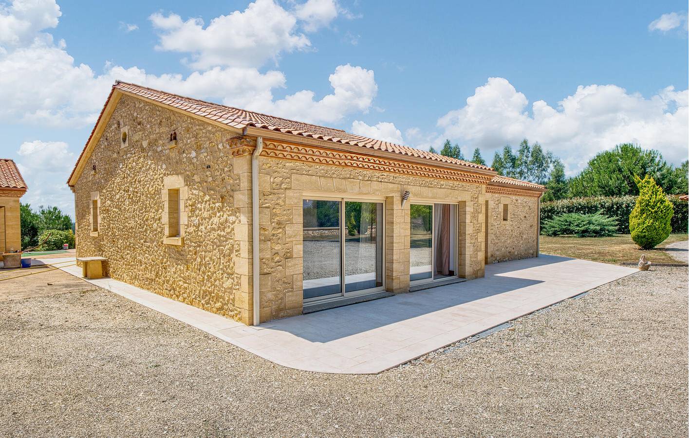 Retraite à la campagne avec piscine et WiFi à 1,5 km de La Douze in La Douze, Périgord Blanc