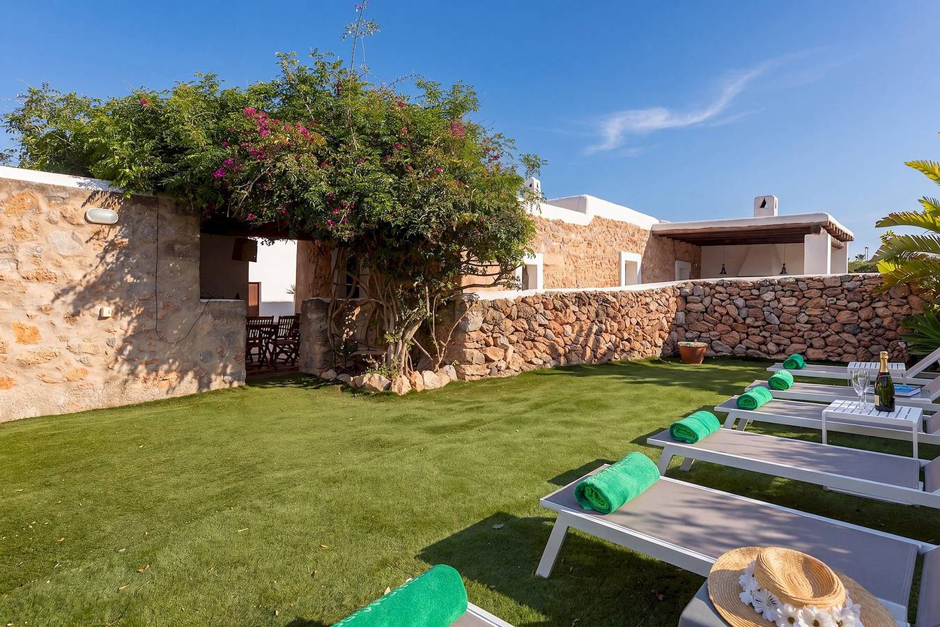 Appartement entier, Appartement de vacances pour 8 personnes avec terrasse in Ca Na Negreta, Santa Eulària des Riu