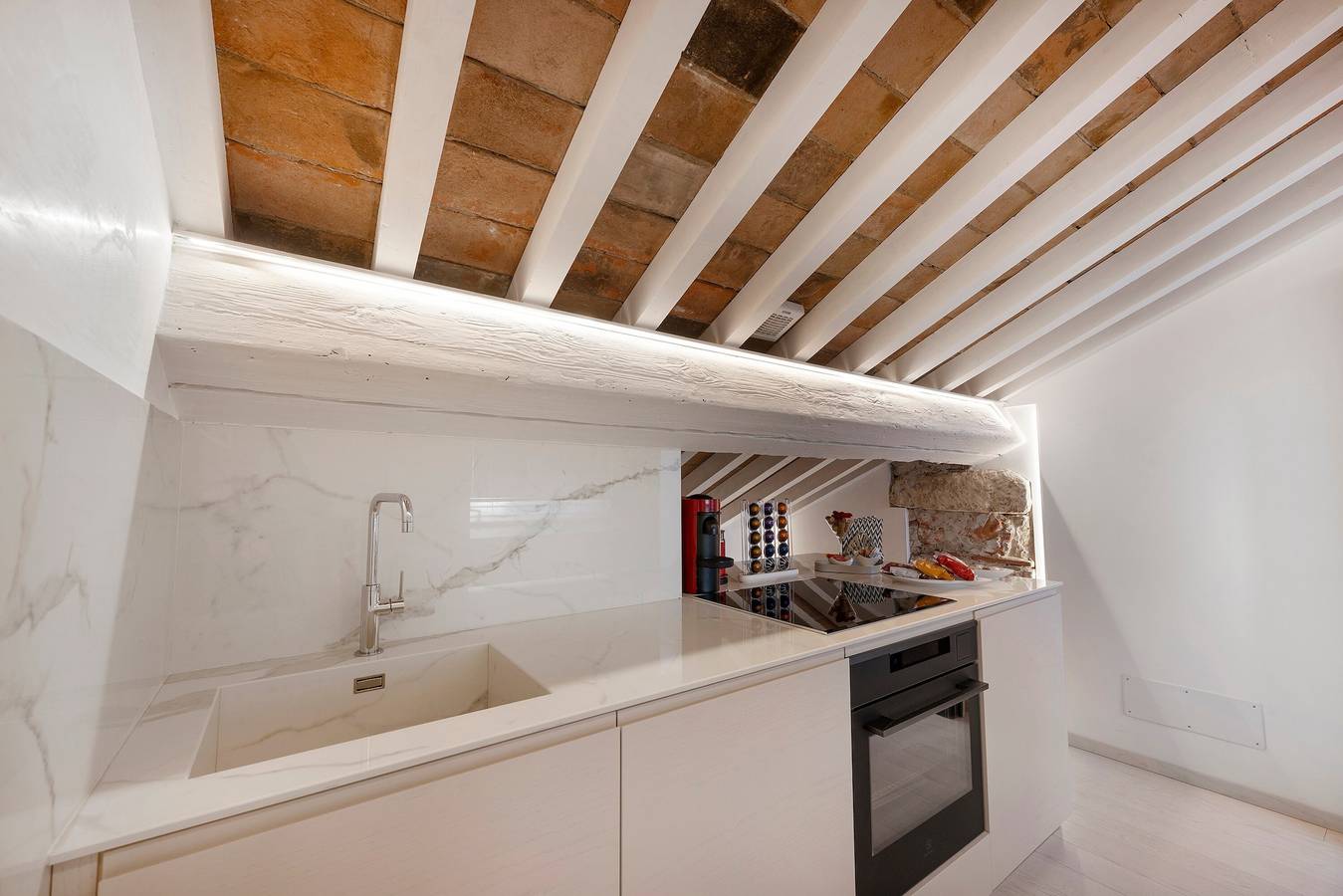 Appartement 'Luxe Rooftop Verona' met Wi-Fi en airconditioning, foto 13
