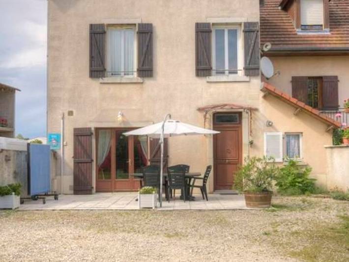 Charmantes Haus nahe Dijon mit geschlossenem Garten, Parkplatz und haustierfreundlich in Ruffey-lès-Echirey, Dijon und Umgebung