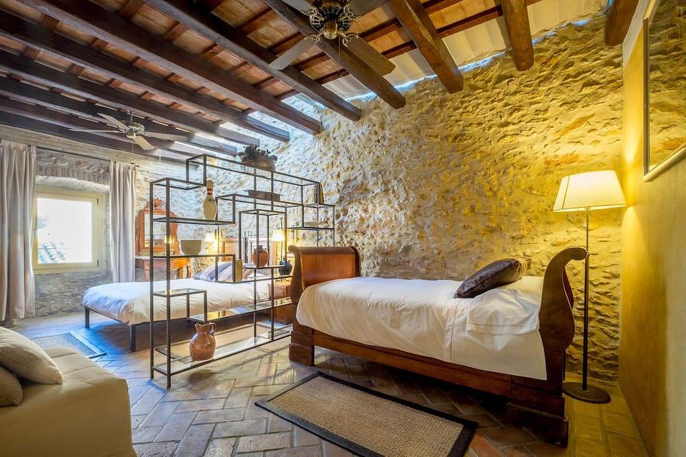 Entire apartment, Can Felip Apartment with Fantastic Views in Palafrugell, Costa Brava