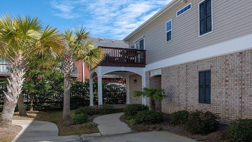 Vacation home for 11 people, with pool and terrace by Myrtle Beach