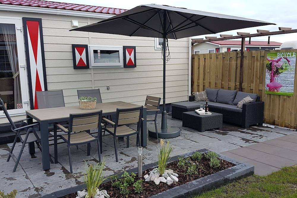 Charmingly decorated chalet Florence 2 near the sea serooskerke in Serooskerke, Walcheren