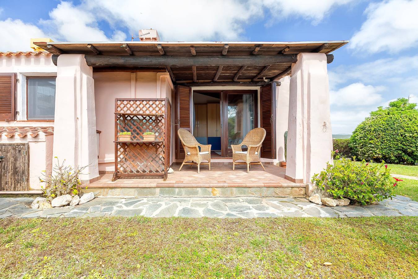 Villa 'Sofia' with Mountain View, Wi-Fi and Air Conditioning in Stagno di Casaraccio, Punta De Su Turrione