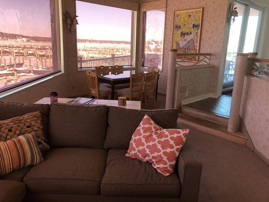 Ganze Wohnung, Harbour View Lofts ist mit Blick auf Lake Macatawa und Eldean Shipyard in Macatawa, Michigansee