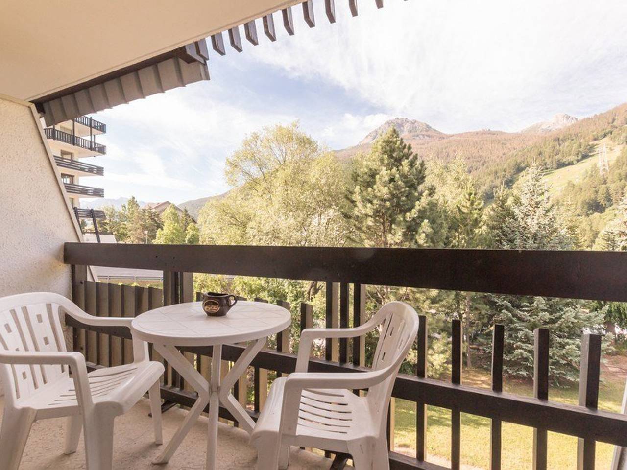 Entire apartment, Cozy Ski Getaway for 4 in Chantemerle, Serre-Chevalier - Parking, Fully Equipped Kitchen in Saint-Chaffrey, Serre Chevalier