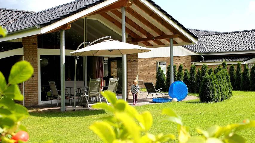 Ferienhaus für 6 Personen, mit Balkon und Terrasse sowie Garten und Sauna