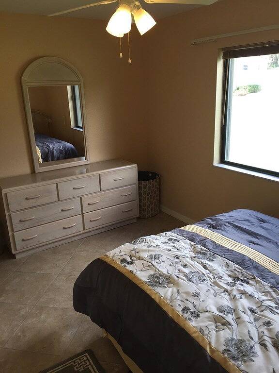 Vacation rental for 4 people, with yard and terrace, with pets in Port Charlotte