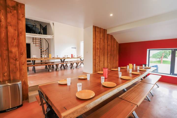 Location de vacances pour 45 personnes, avec jardin ainsi que terrasse et piscine, animaux acceptés à Millay - 3