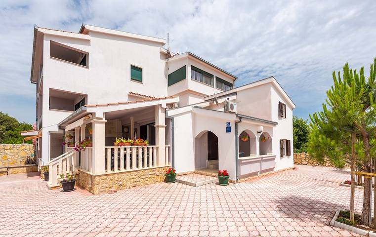 Ferienwohnung für 5 Personen, mit Balkon/Terrasse und Pool, mit Haustier - 1