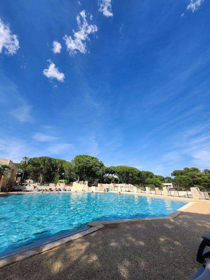 Location de vacances pour 8 personnes, avec jardin ainsi que terrasse et piscine, animaux acceptés à Le Muy