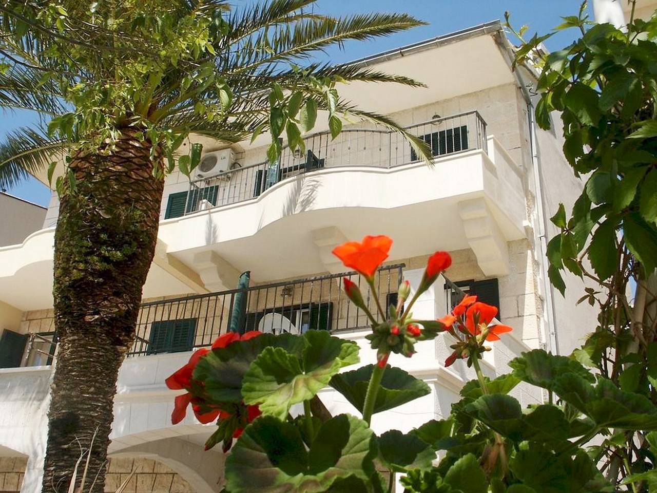 Apartamento entero, Apartment with balcony in Podgora, Rivera de Makarska