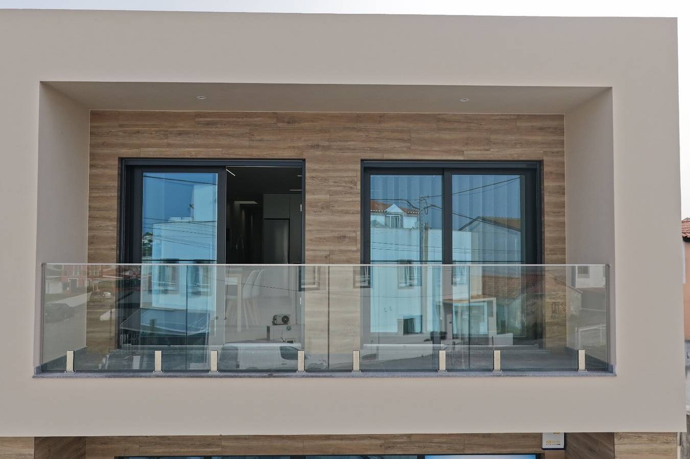 Casa Vacacional 'Brisa Do Sizandro' con Balcón, Wi-Fi y Aire Acondicionado in São Pedro da Cadeira, Distrito de Lisboa