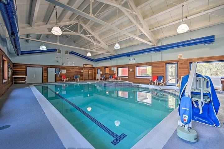 Vacation rental for 14 people, with pool and hot tub in Mount Snow