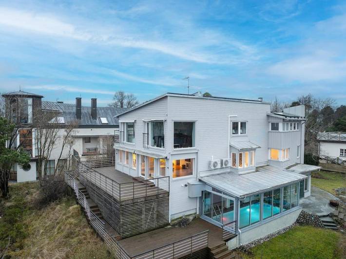 Villa för 8 Personer, med Balkong samt Terass och Trädgård och Pool i Lidingö