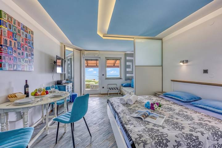 Apartamento inteiro, Debeli Rtič Studio 1 - Pool & Sea View in Koper, Riviera eslovena