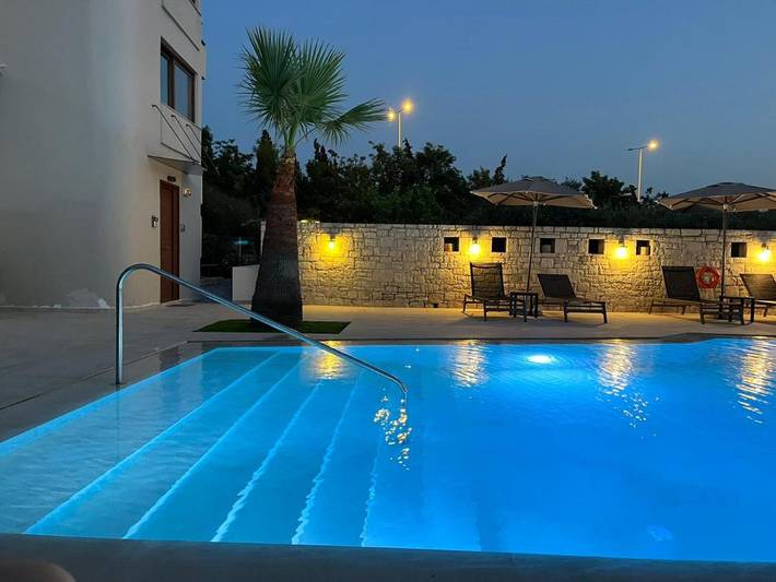 Location de vacances pour 3 personnes, avec vue ainsi que piscine et jardin à Héraklion - 2