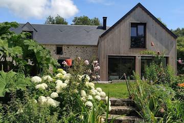 Gîte pour 14 personnes, avec jardin à Les Moitiers-d'Allonne