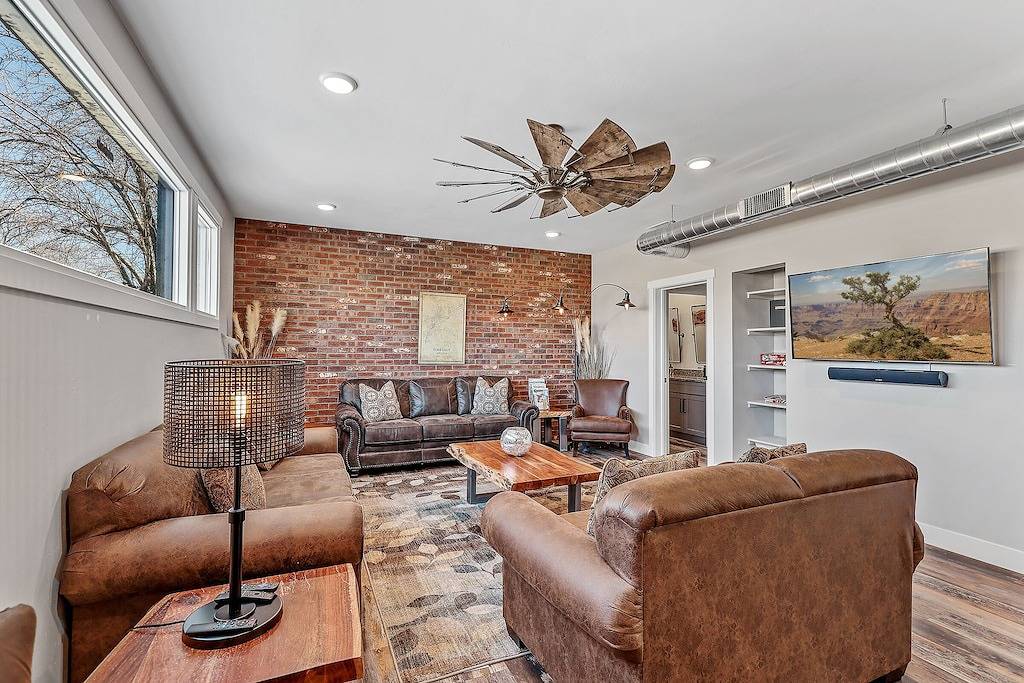 Gathering Tree's 6 Boutique Queen Suites Downtown Retreat in Flagstaff, Coconino Nationalwald