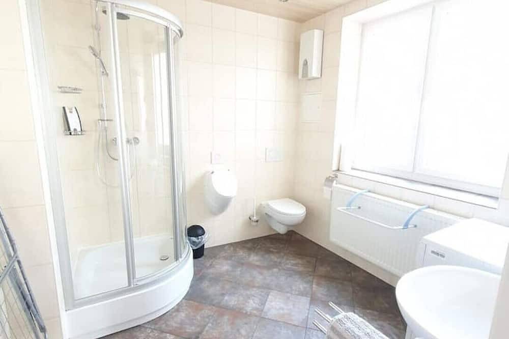 Ganze Wohnung, Hübsches Zimmer mit eigenem Bad und Kochecke, gute Verkehrsanbindung in Swisttal, Rhein-Sieg-Kreis