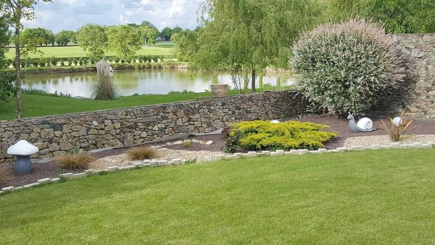 Location de vacances pour 6 personnes, avec Terrasse et Jardin ainsi que Vue sur le lac et Vue à Bressuire