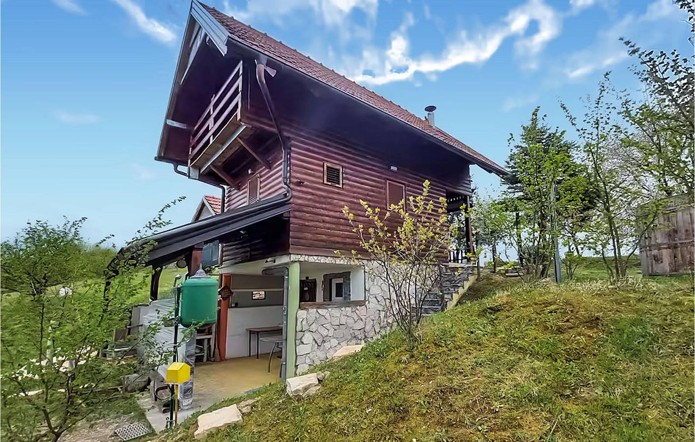 Ferienwohnung mit Panoramablick und Klimaanlage – 2 km vom Fluss Kupa entfernt in Ozalj, Karlovac und Umgebung
