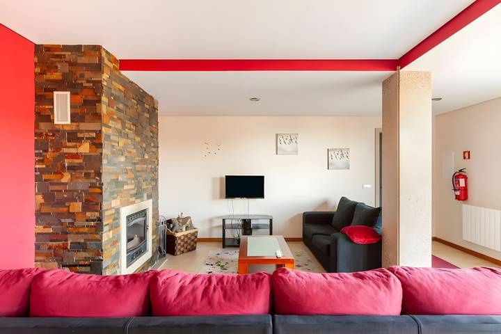 Holiday Home 'Casa De Balinhas - Gerês' with Mountain View, Wi-Fi & Air Conditioning in Ventosa e Cova, Braga District