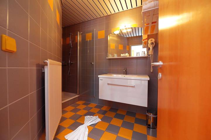 Hotel für 2 Personen, mit Garten und Seeblick sowie Ausblick, kinderfreundlich in Finkenstein am Faaker See - 3