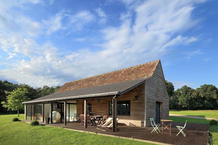 Location de vacances pour 10 personnes, avec jardin et piscine à Ambillou